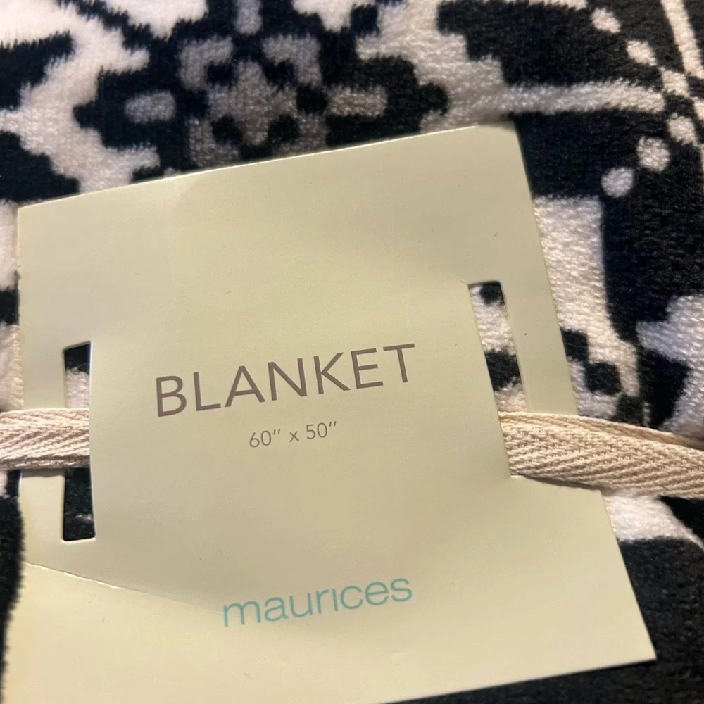 Maurice’s Nordic Patterned Black and White Blanket NWT